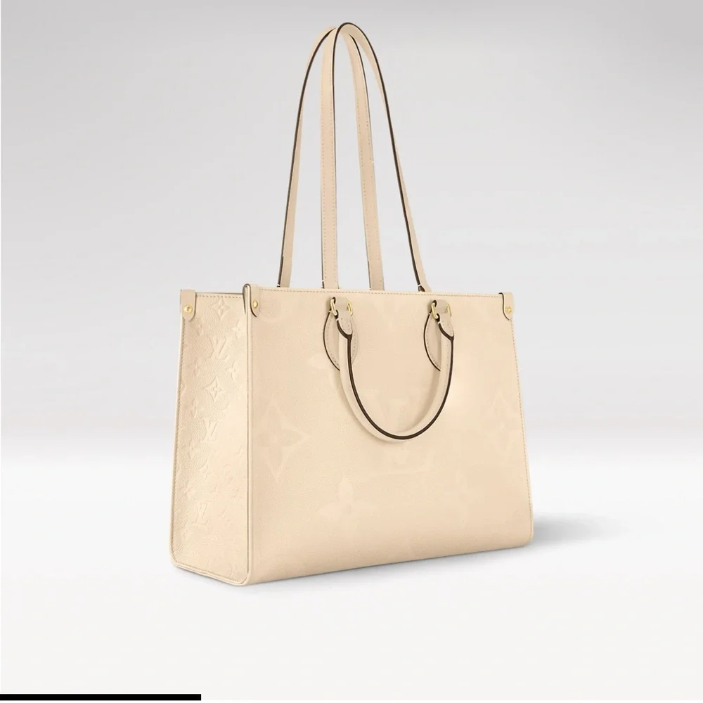 Louis Vuitton OnTheGo MM Cream Tote w/ box and dust bag - Picture 2 of 16
